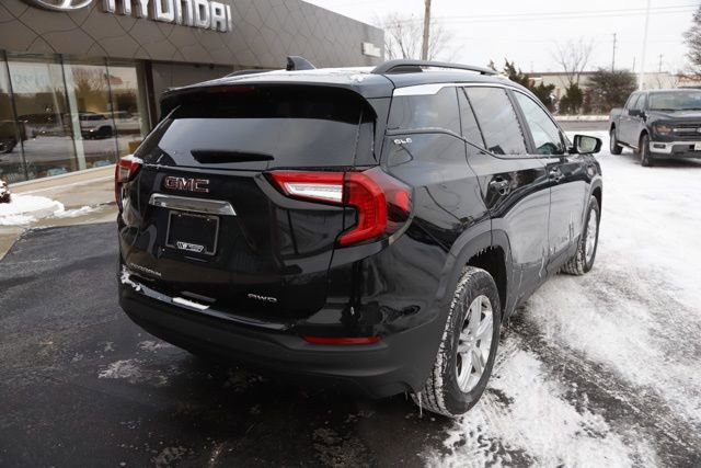 Used 2022 GMC Terrain SLE w/ Driver Convenience Package image 3