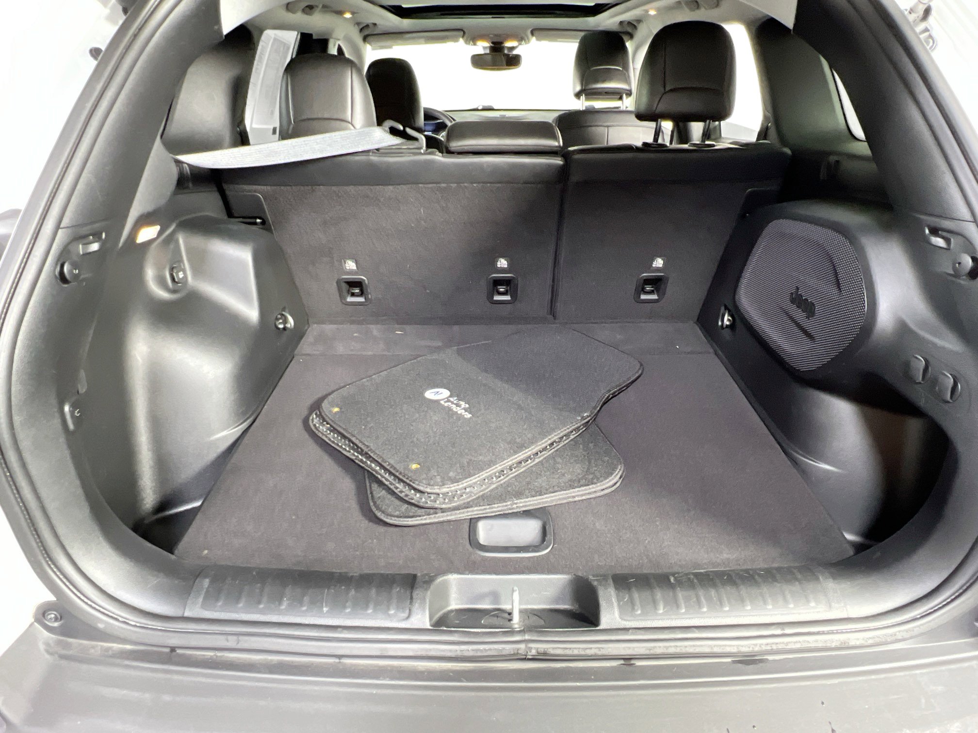 Used 2022 Jeep Cherokee Limited image 25