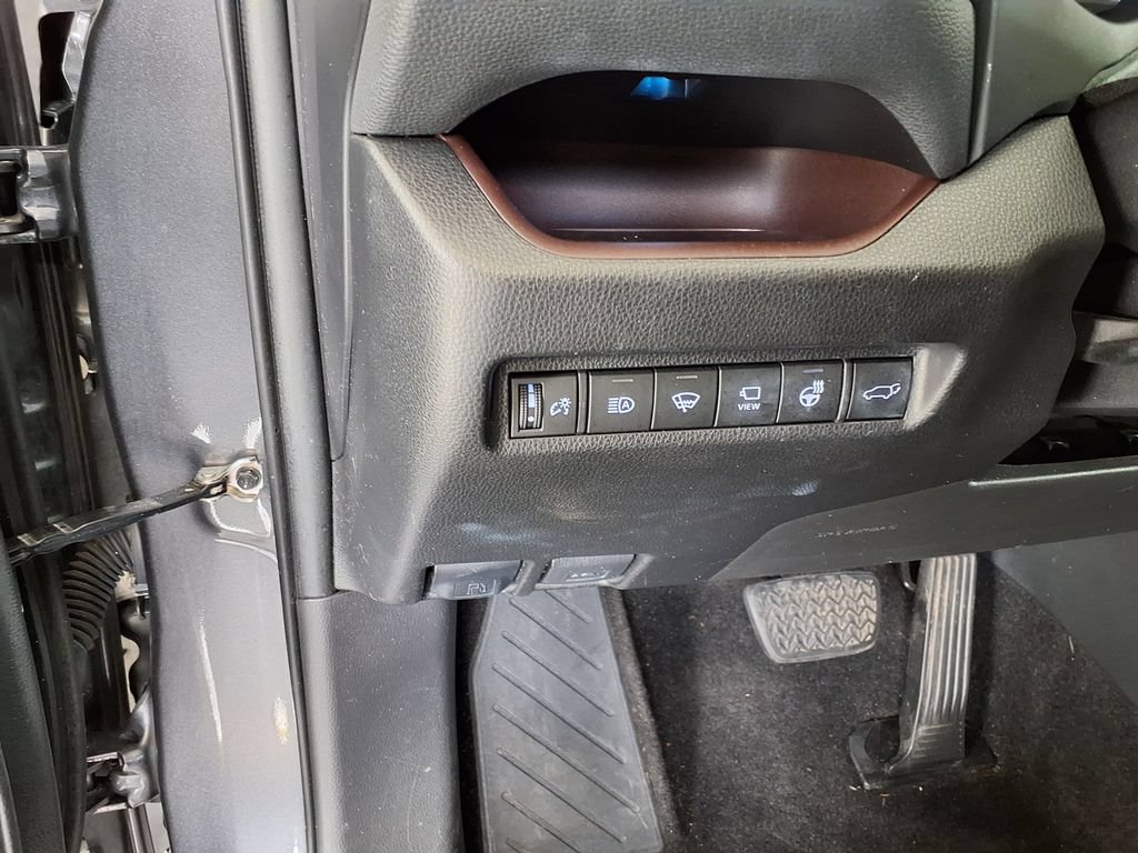Used 2020 Toyota RAV4 Limited FWD image 23