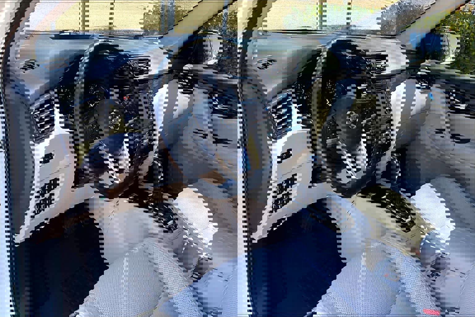 Used 2021 Nissan Rogue Sport SL w/ Premium Package image 18