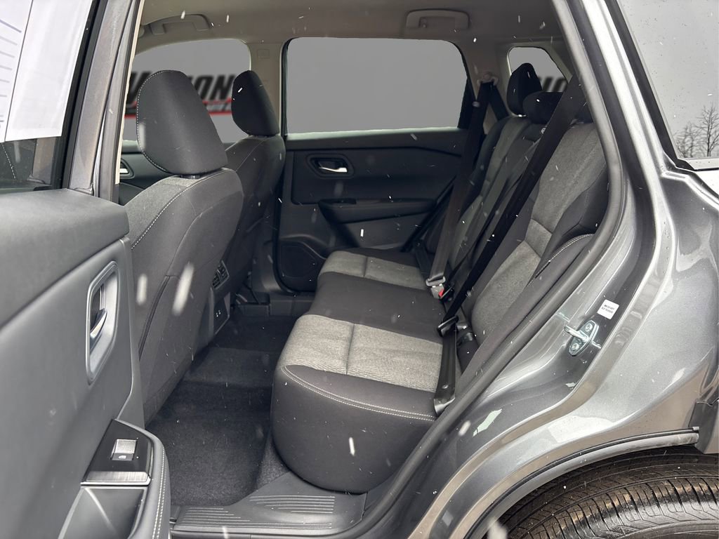 Used 2025 Nissan Rogue SV image 10