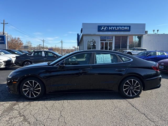 Used 2021 Hyundai Sonata Limited w/ Preferred Accessory Package image 17