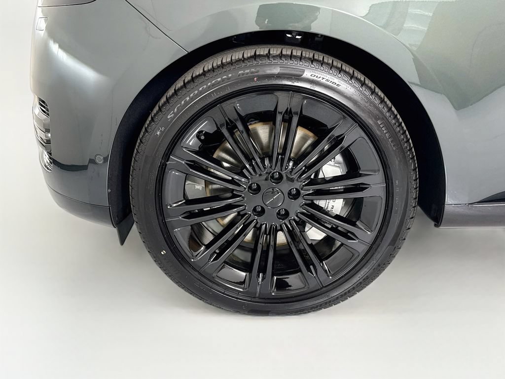 New 2026 Land Rover Range Rover Long Wheelbase SE AWD/4WD image 32