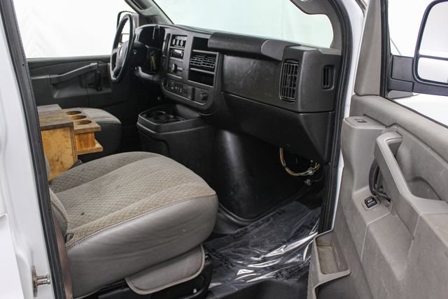 Used 2021 Chevrolet Express 3500 w/ Driver Convenience Package RWD image 29