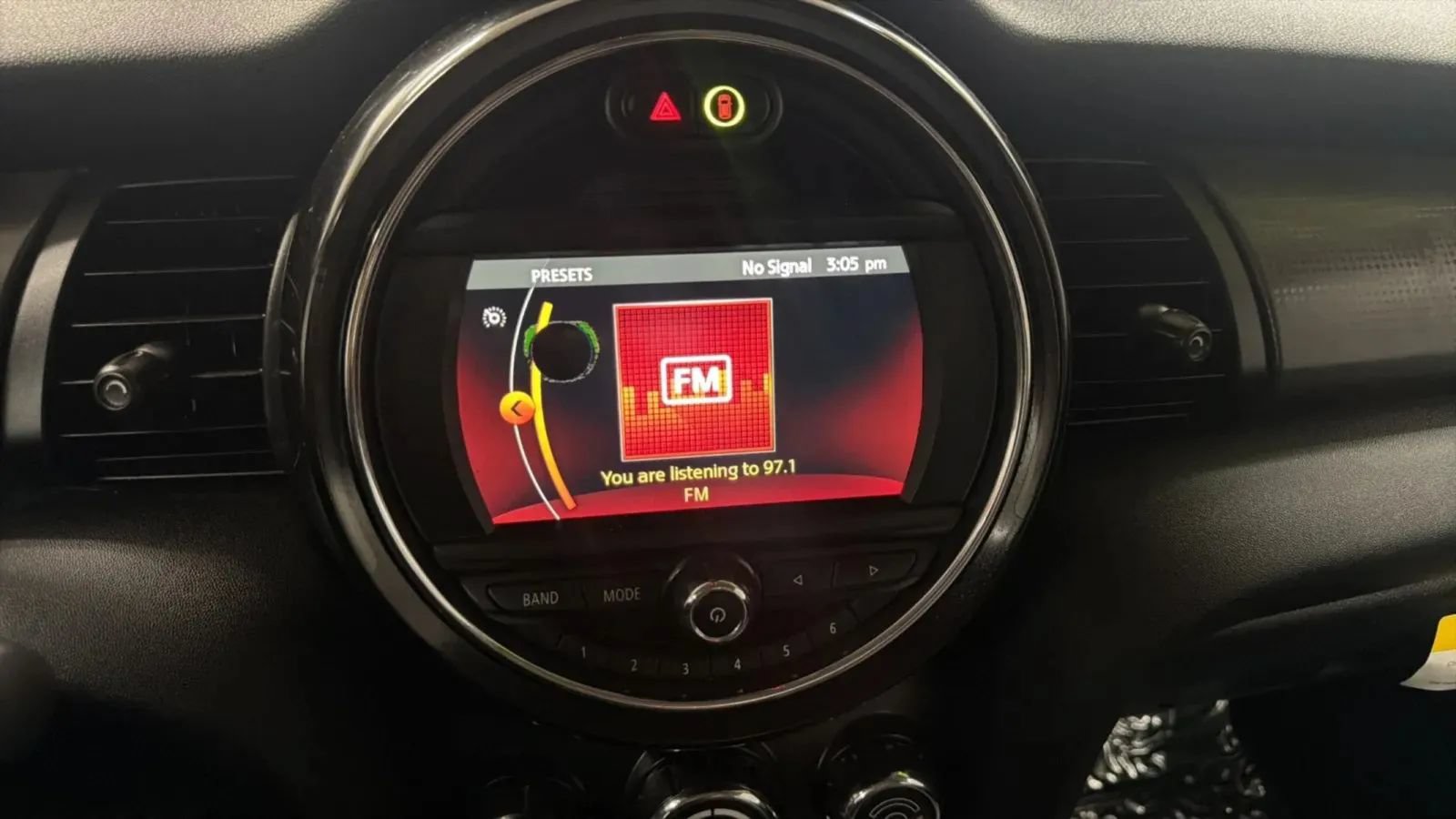 Used 2021 MINI Cooper 4-Door Hardtop FWD image 14
