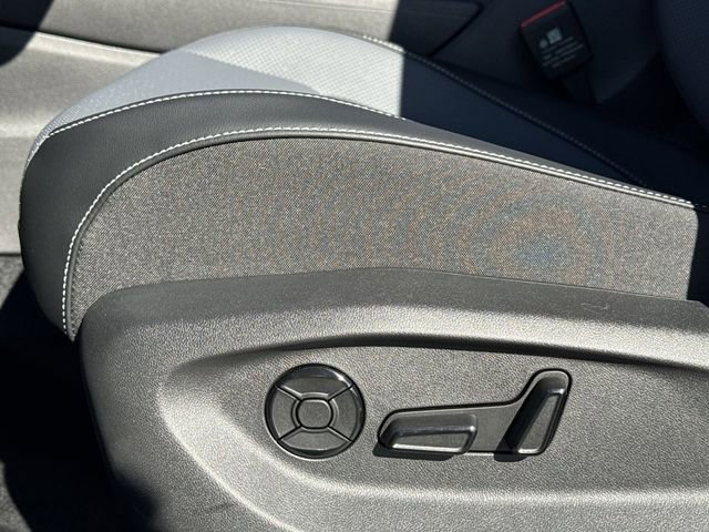 New 2026 Volkswagen Tiguan SE R-Line image 12