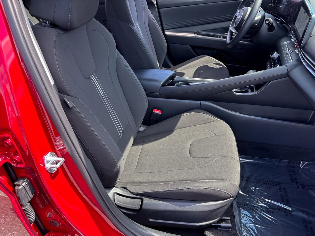 Used 2025 Hyundai Elantra SEL FWD image 32