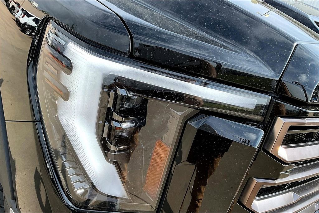 Used 2025 GMC Sierra 2500 AT4X image 39