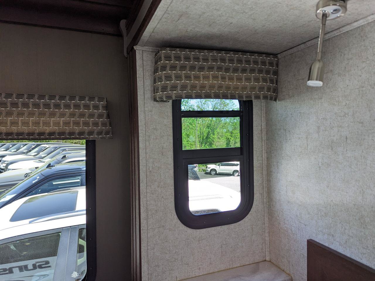 Used 2019 Chevrolet Express 4500 w/ RV Package RWD image 89