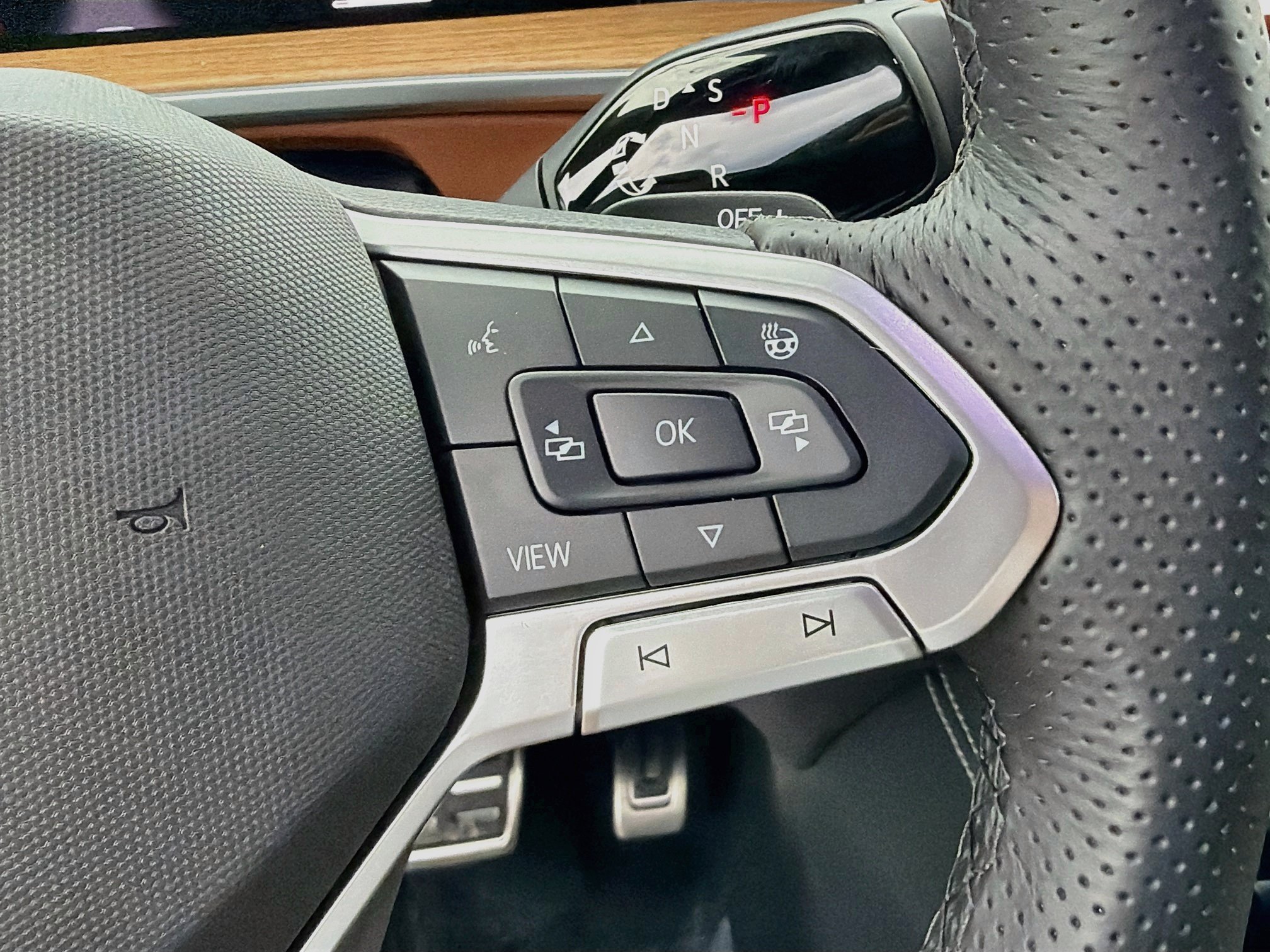 New 2026 Volkswagen Tiguan SEL R-Line AWD/4WD image 40
