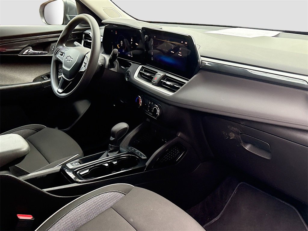 Used 2025 Chevrolet TrailBlazer LS w/ LS Convenience Package image 26