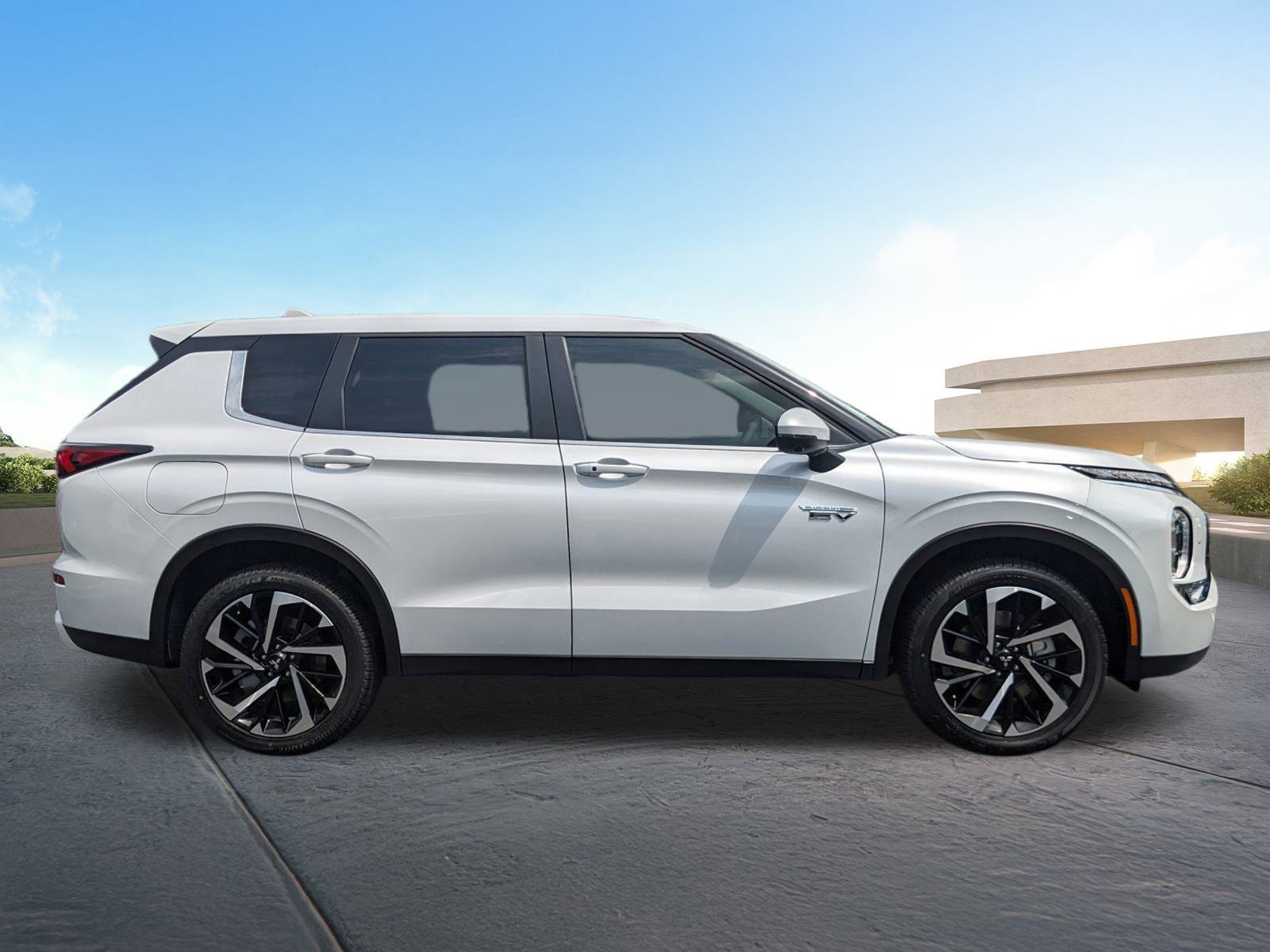 New 2025 Mitsubishi Outlander SE image 3