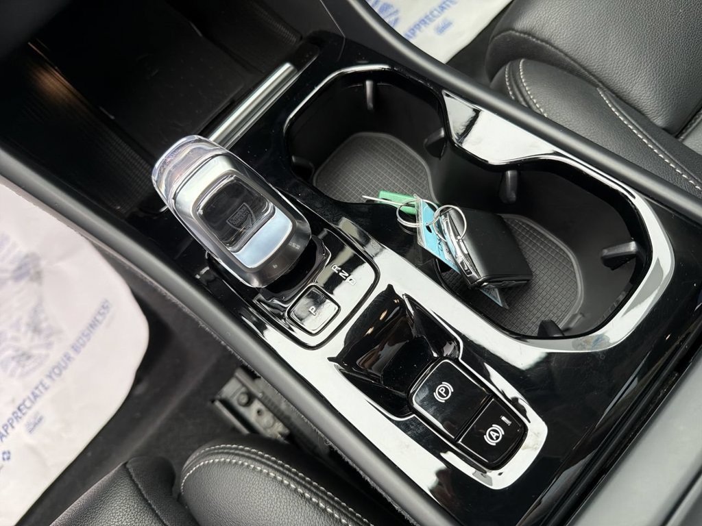 Certified 2024 Volvo XC40 B5 Plus w/ Climate Package AWD/4WD image 22