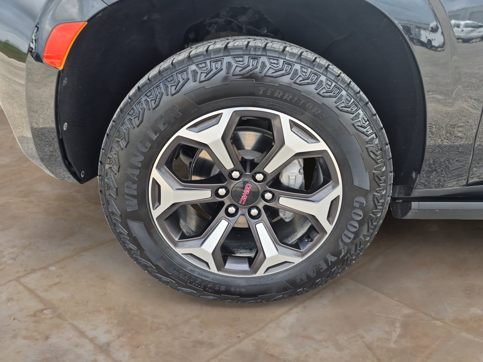 Used 2024 GMC Yukon XL AT4 w/ AT4 Premium Plus Package AWD/4WD image 30
