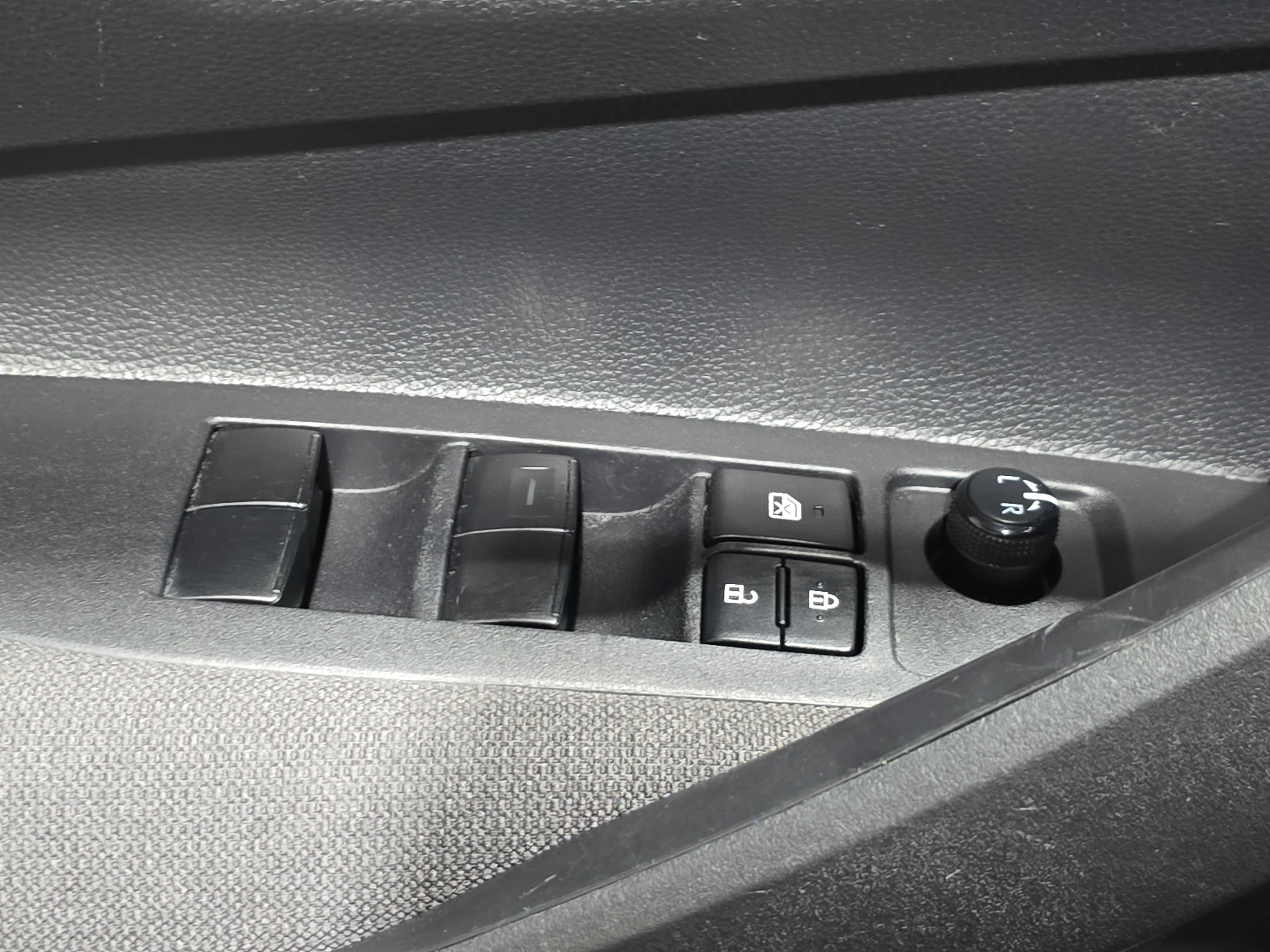 Used 2025 Toyota Corolla LE FWD image 28