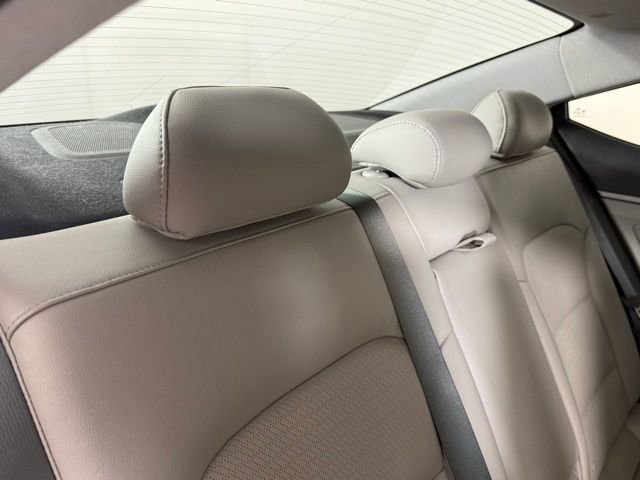 Used 2017 Hyundai Elantra Limited w/ Limited Tech Package 08 FWD image 95