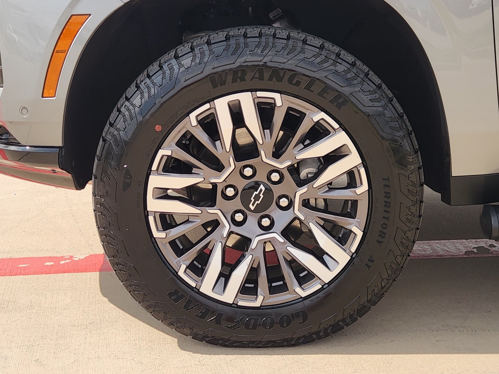Certified 2025 Chevrolet Tahoe Z71 AWD/4WD image 15
