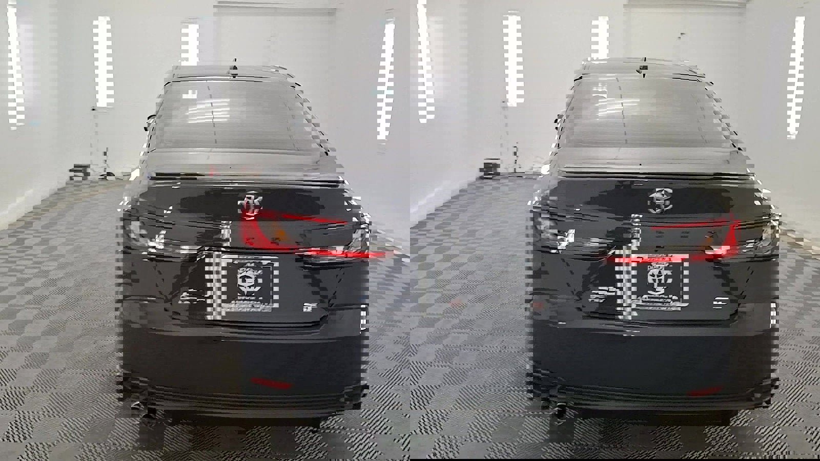 Certified 2025 Toyota Camry SE image 3