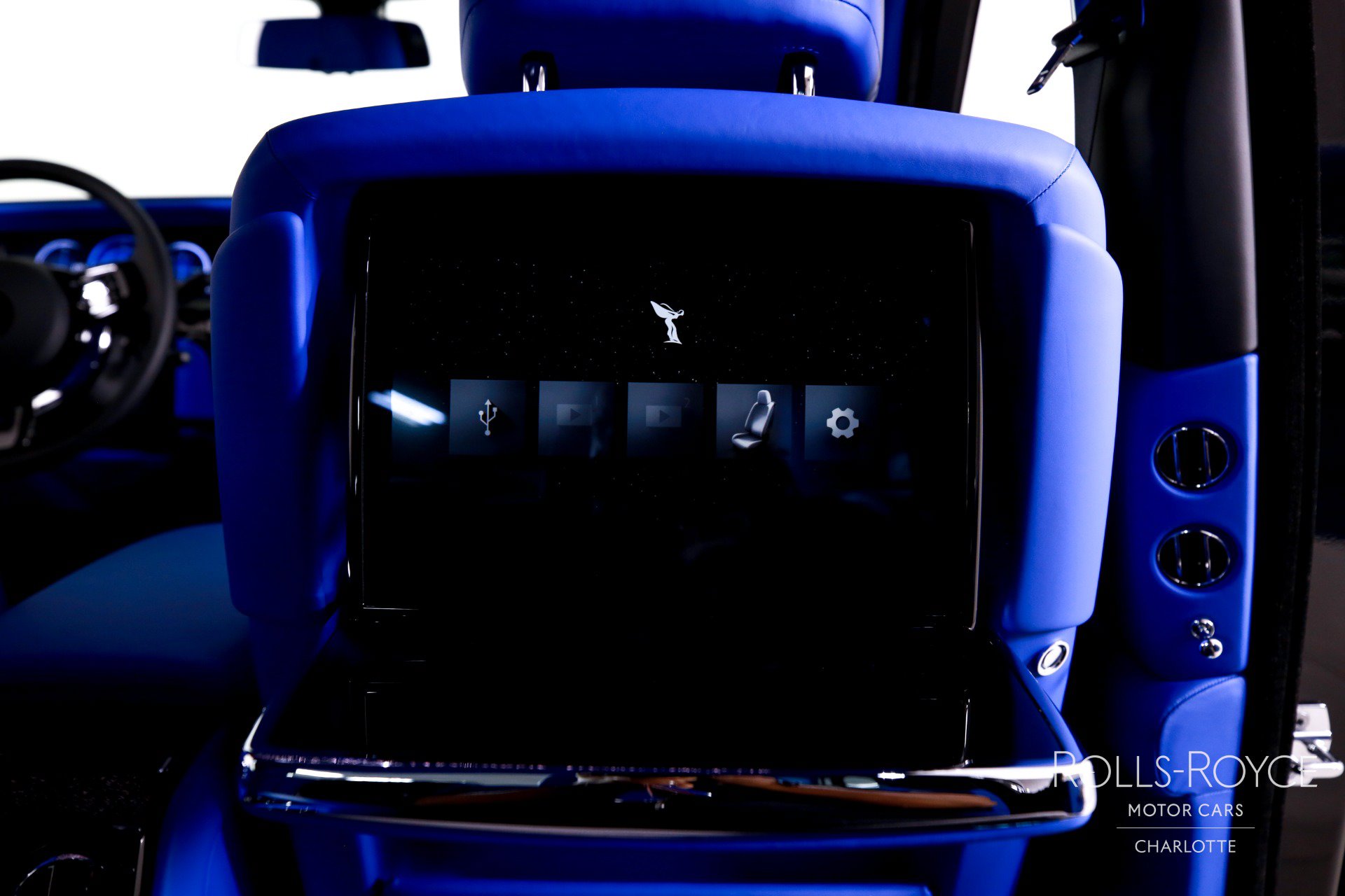 New 2027 Rolls-Royce Phantom Sedan RWD image 32