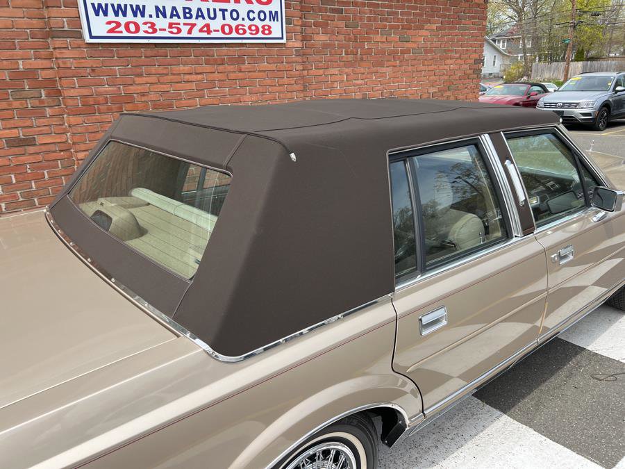 Used 1989 Lincoln Town Car Signature RWD image 15