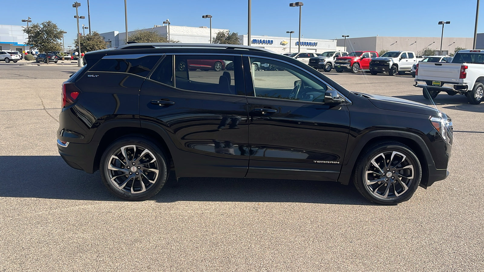 Certified 2022 GMC Terrain SLT w/ Infotainment Package II image 9