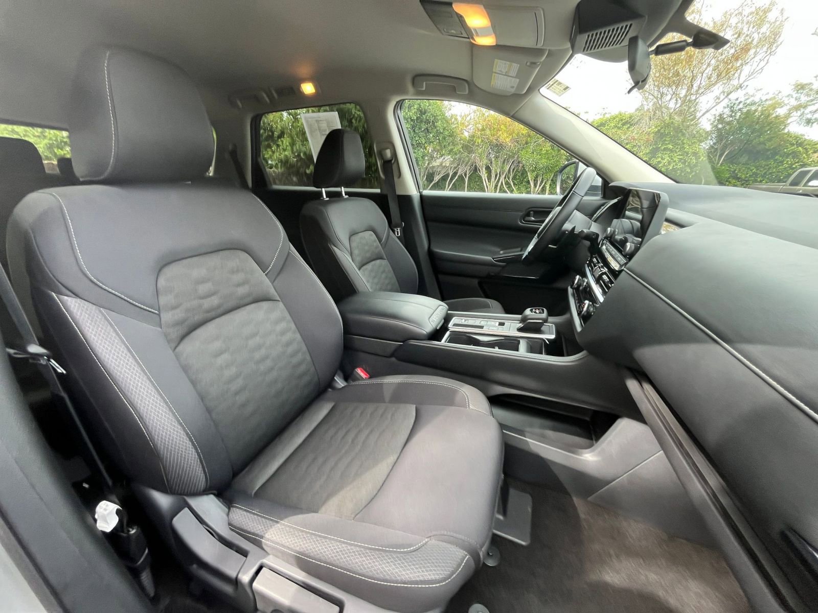 Used 2025 Nissan Pathfinder SV image 39