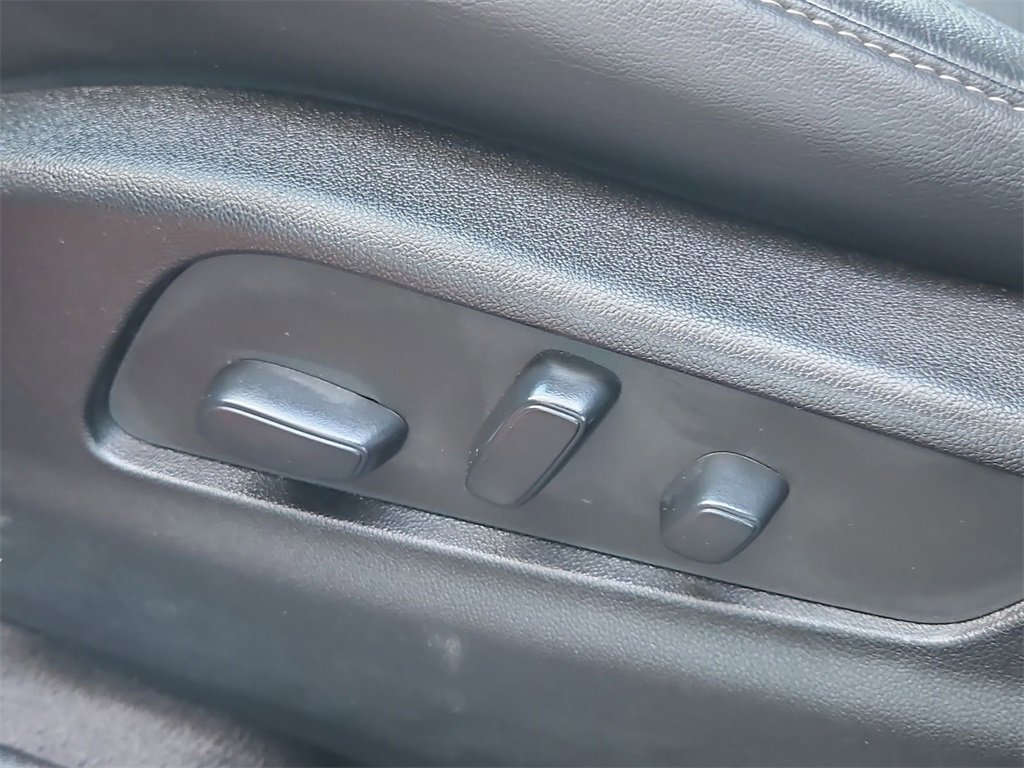 Certified 2023 Cadillac XT4 Premium Luxury image 17