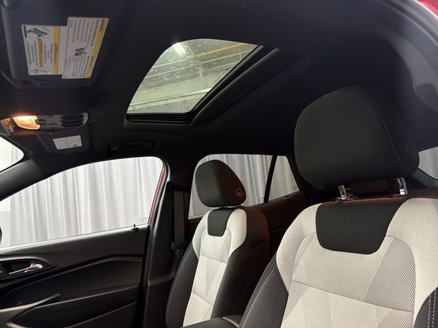 Used 2026 Chevrolet Trax RS w/ Sunroof Package FWD image 29