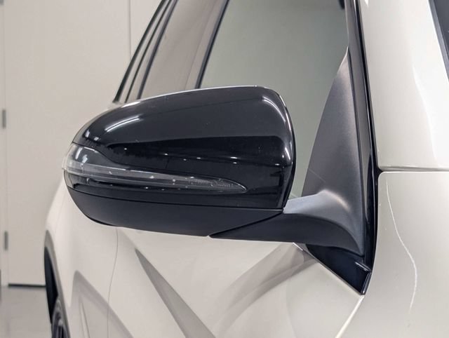 Used 2019 Mercedes-Benz GLC 300 4MATIC w/ Exterior Lighting Package image 32