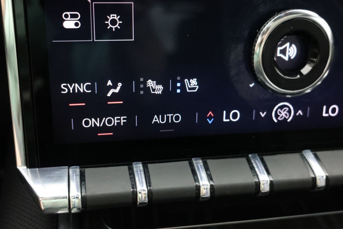 Used 2025 GMC Sierra EV Denali AWD/4WD image 9