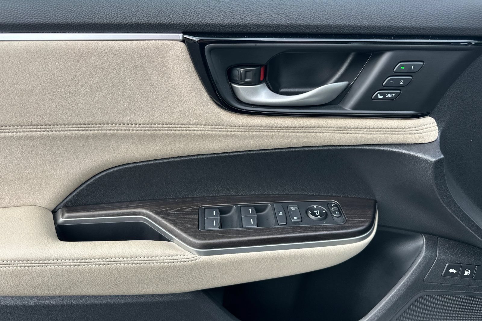 Certified 2020 Honda Clarity Touring image 10