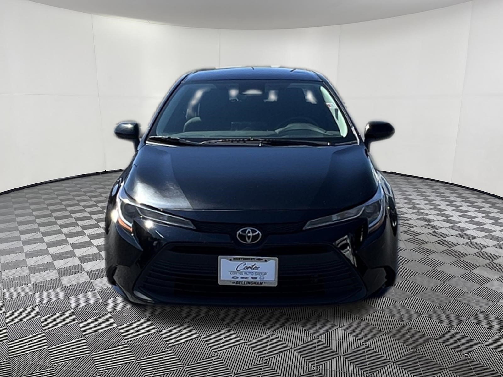 Used 2025 Toyota Corolla LE FWD image 2