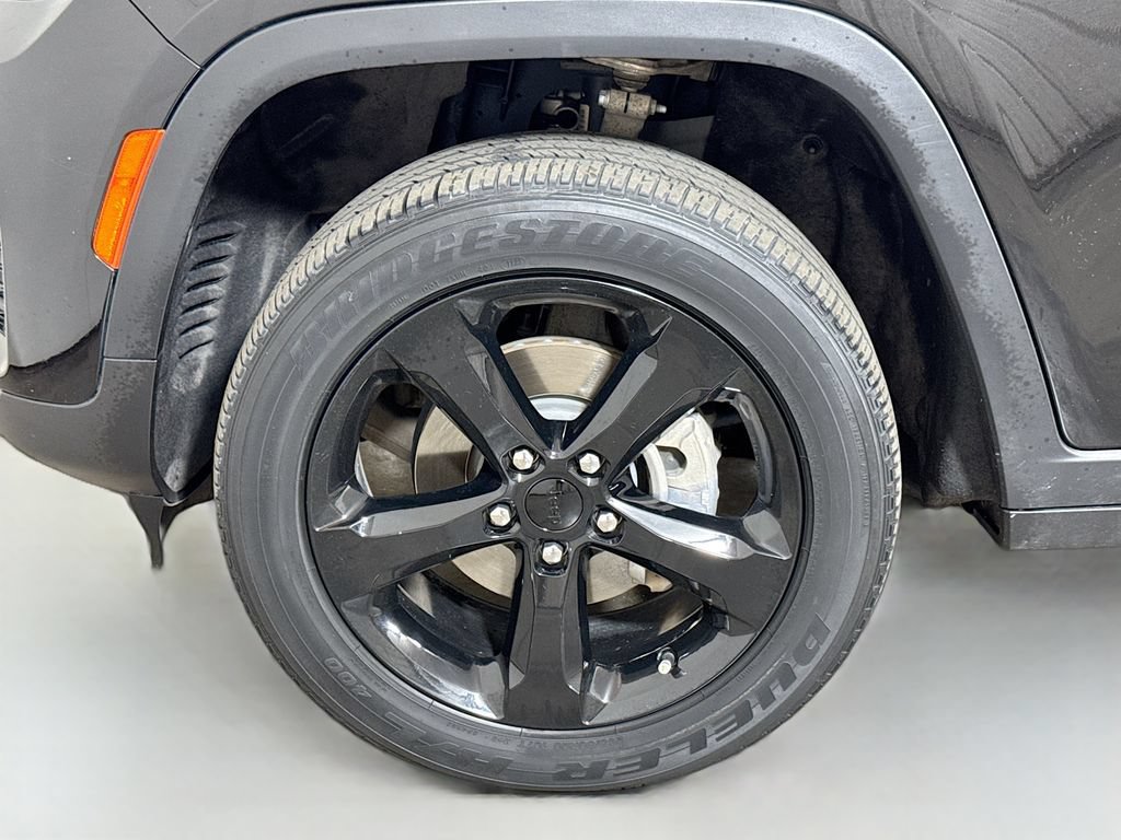 Used 2023 Jeep Grand Cherokee Altitude AWD/4WD image 28