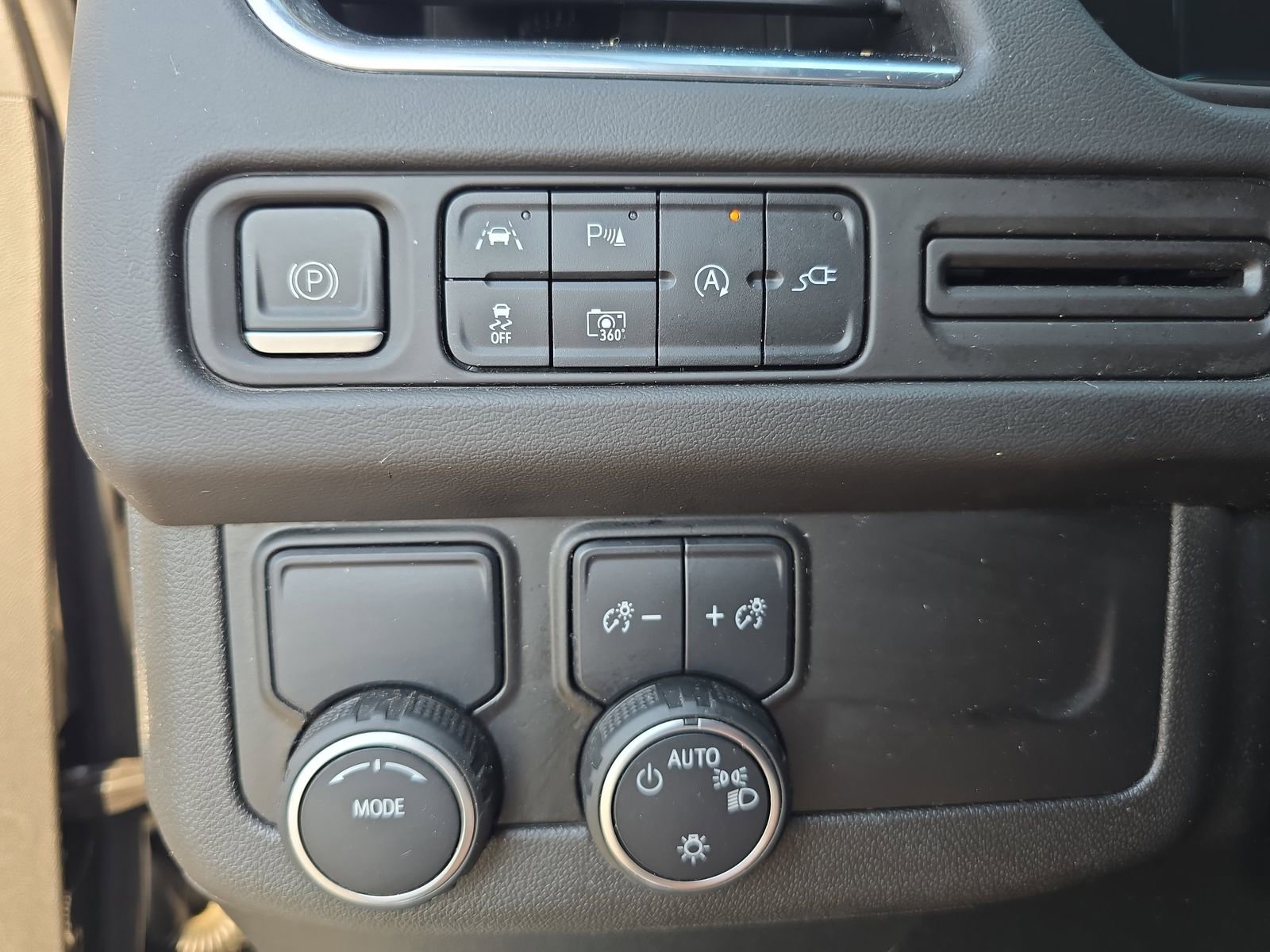 Used 2022 Chevrolet Tahoe LT w/ LT Signature Plus Package image 23