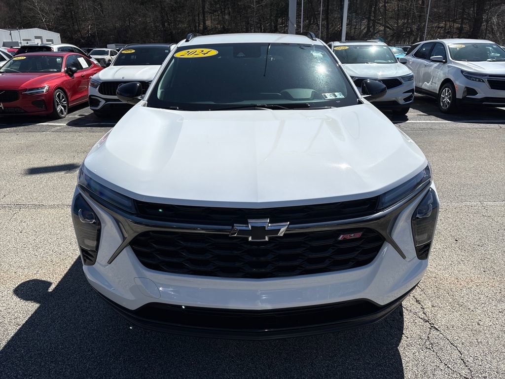 Certified 2024 Chevrolet Trax RS w/ Driver Confidence Package image 9