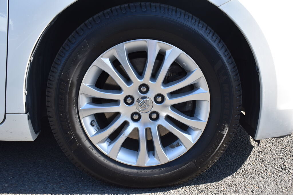 Certified 2016 Toyota Sienna XLE w/ XLE Navigation Package FWD image 28