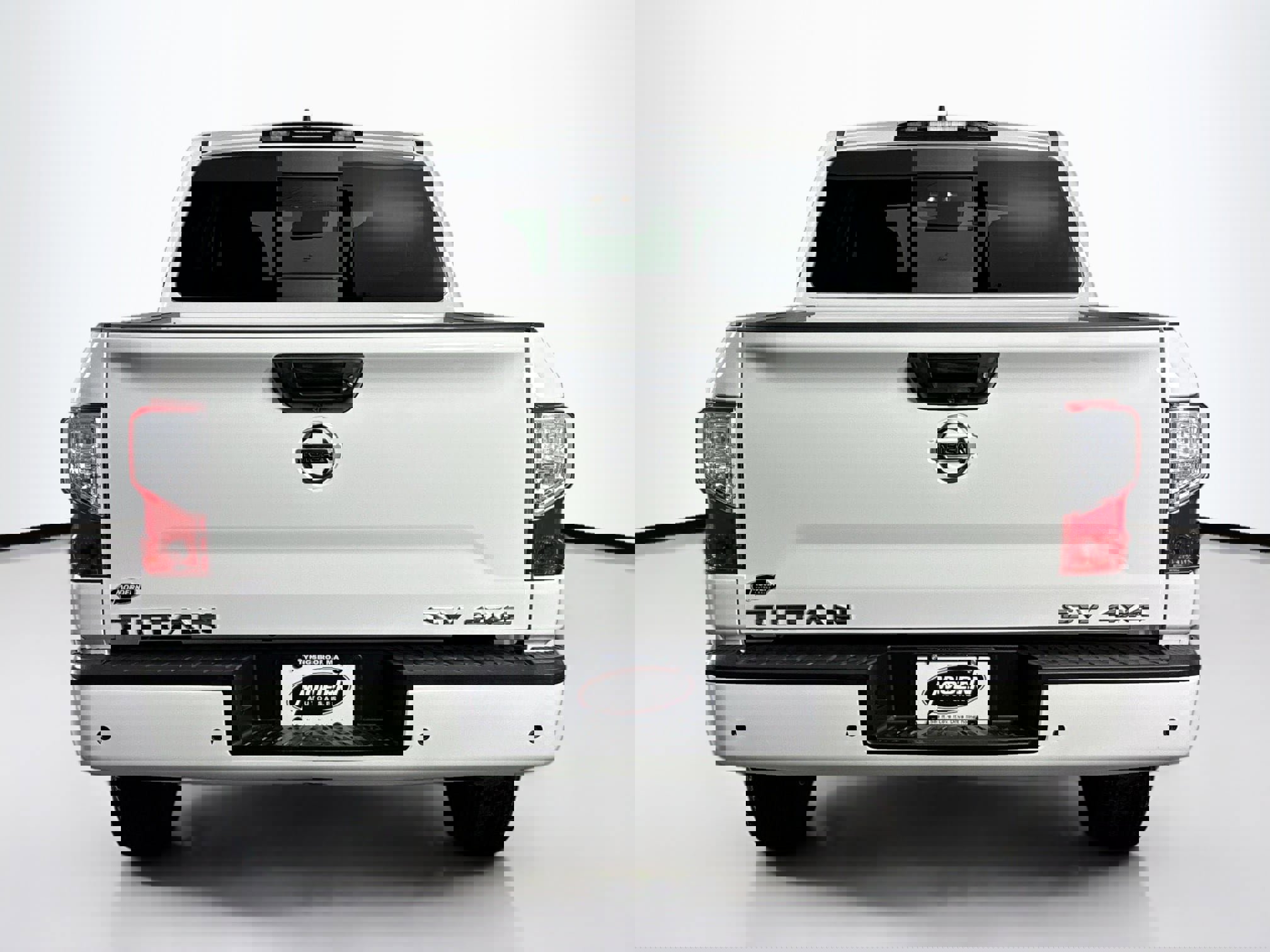 Used 2022 Nissan Titan SV image 10