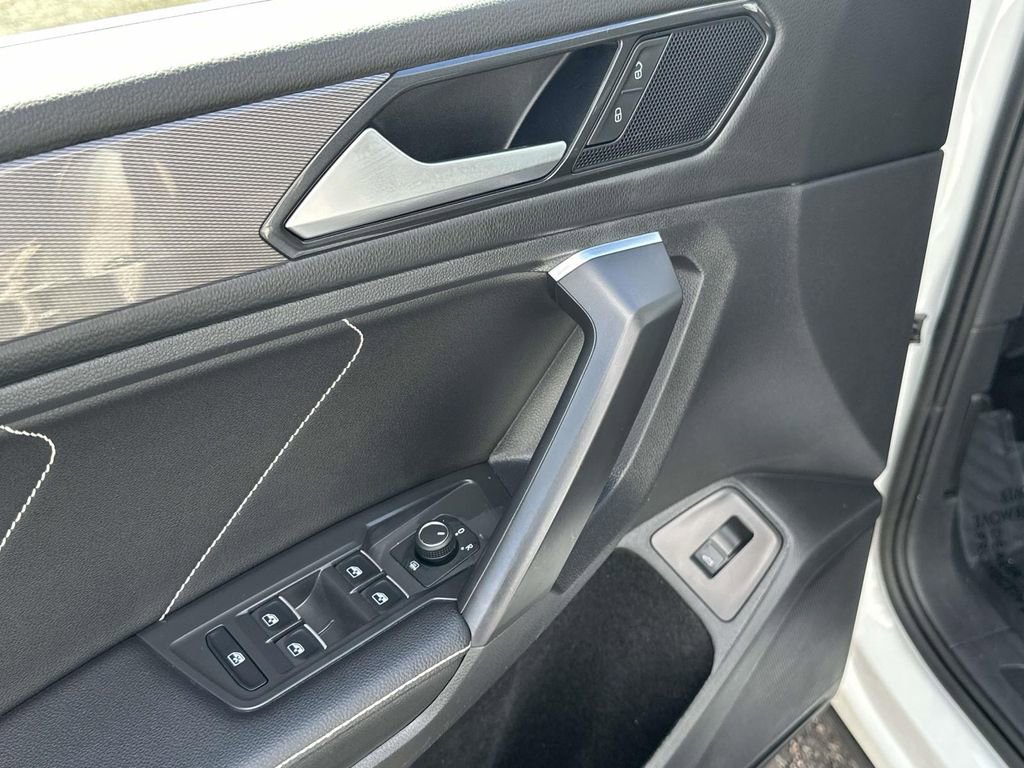 Certified 2023 Volkswagen Tiguan SE w/ Panoramic Sunroof Package image 20