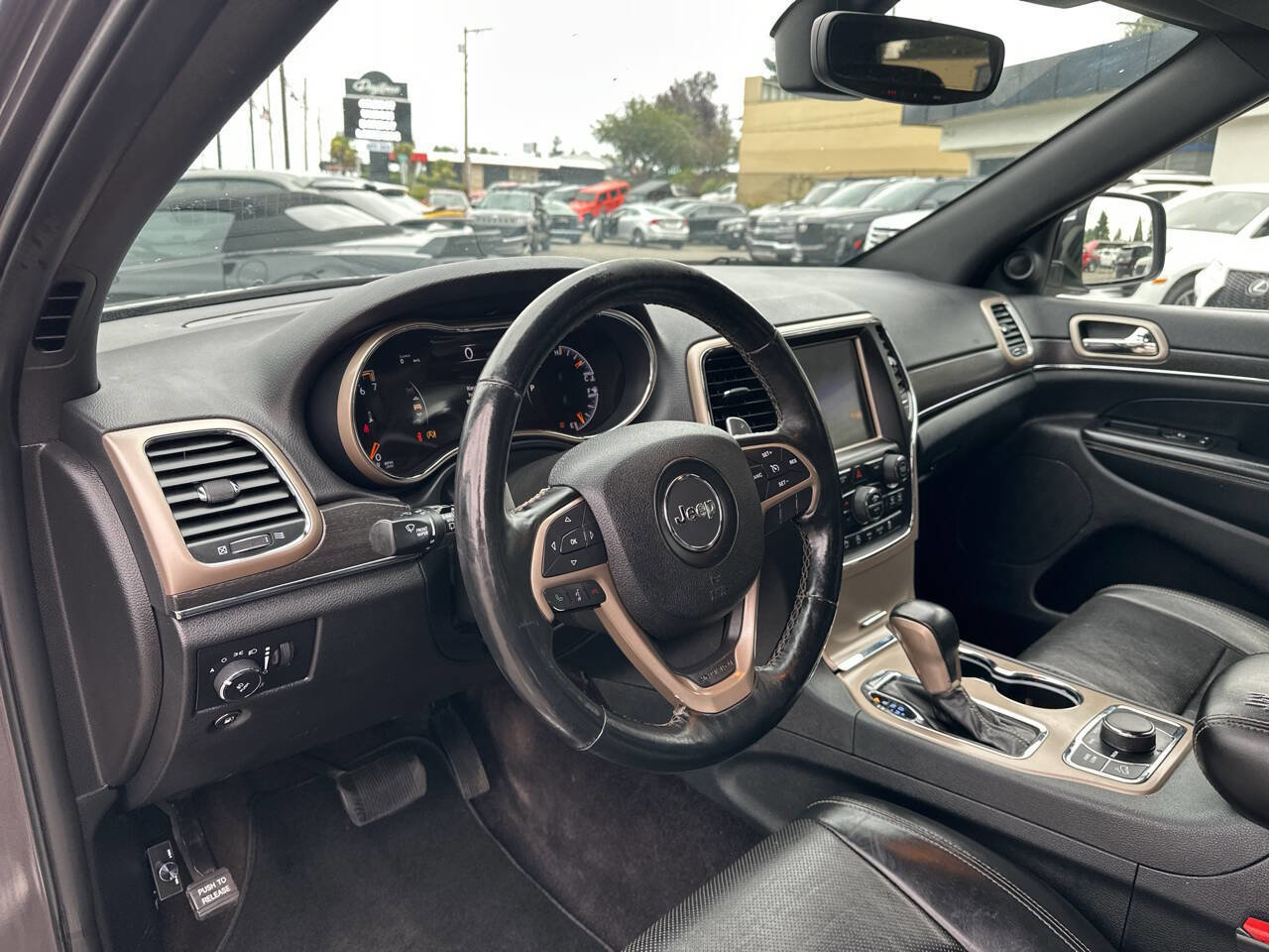 Used 2017 Jeep Grand Cherokee Limited w/ Luxury Group II image 36