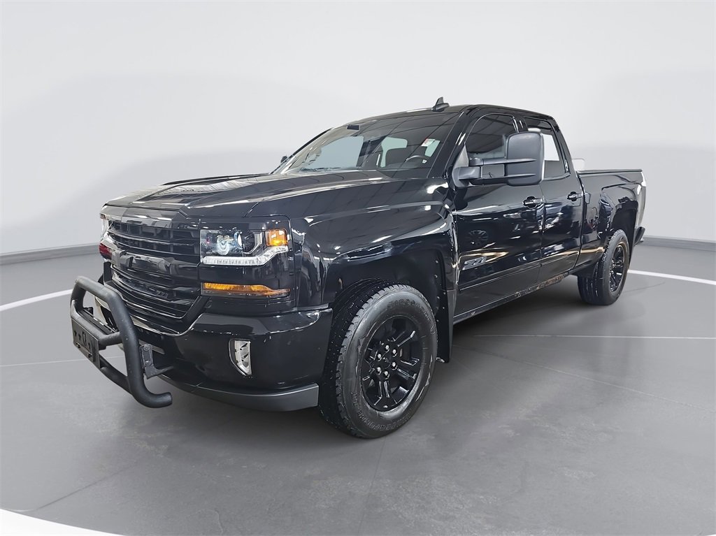 Used 2017 Chevrolet Silverado 1500 LT w/ Midnight Edition image 7