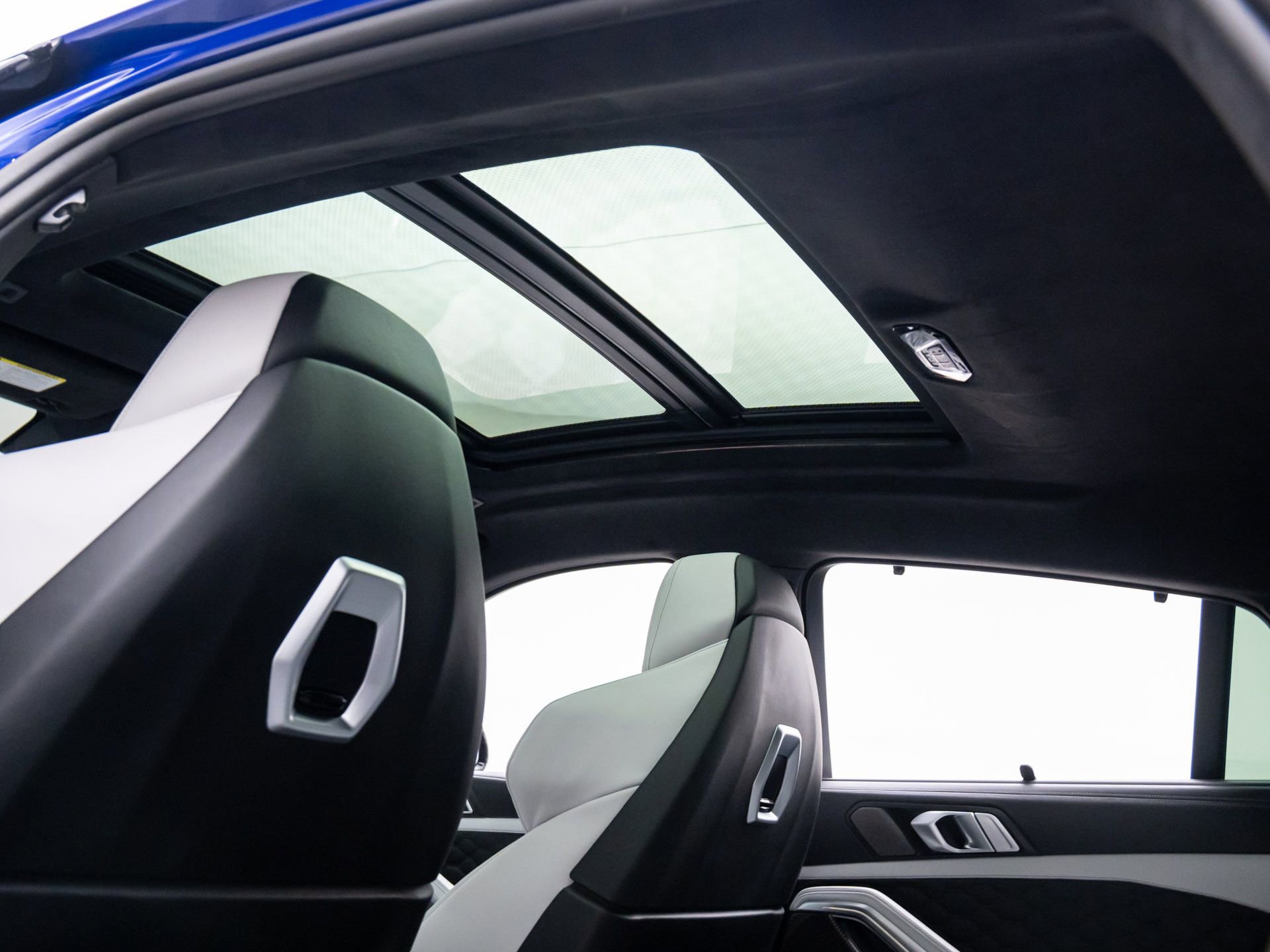 Certified 2025 BMW X6 M Competition w/ Executive Package image 18