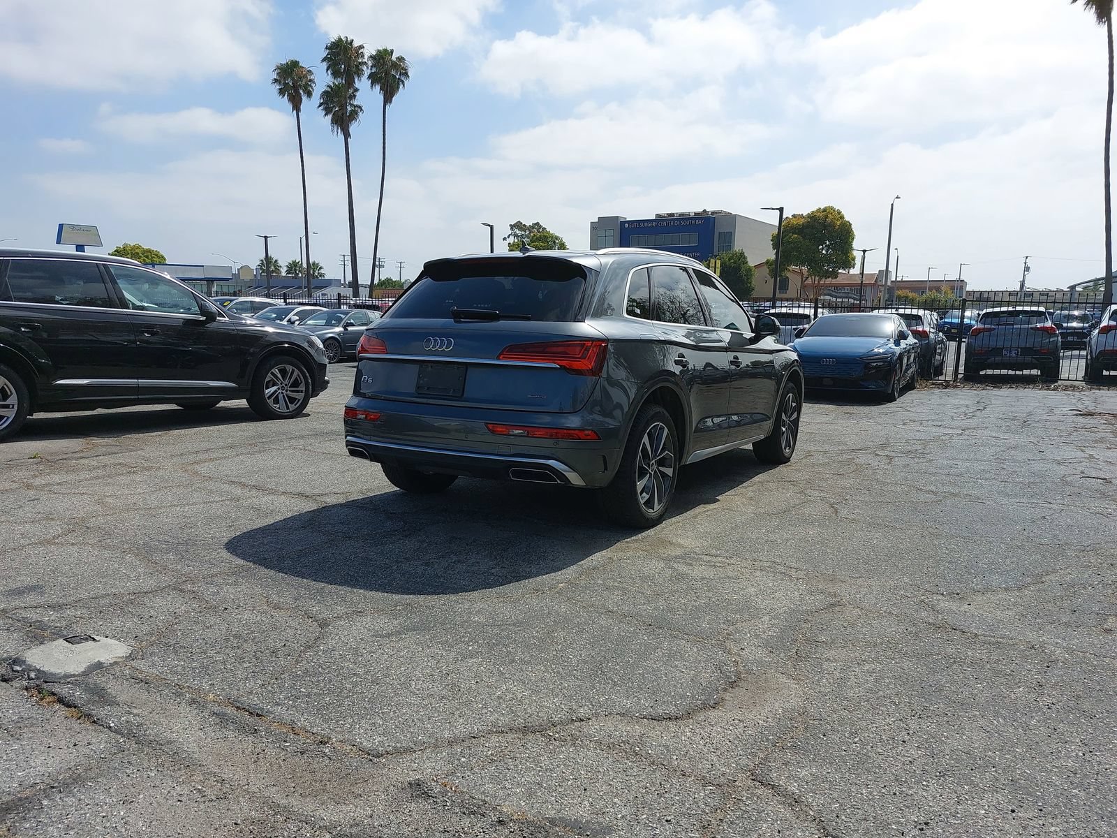 Used 2022 Audi Q5 2.0T Prestige w/ Prestige Package AWD/4WD image 3