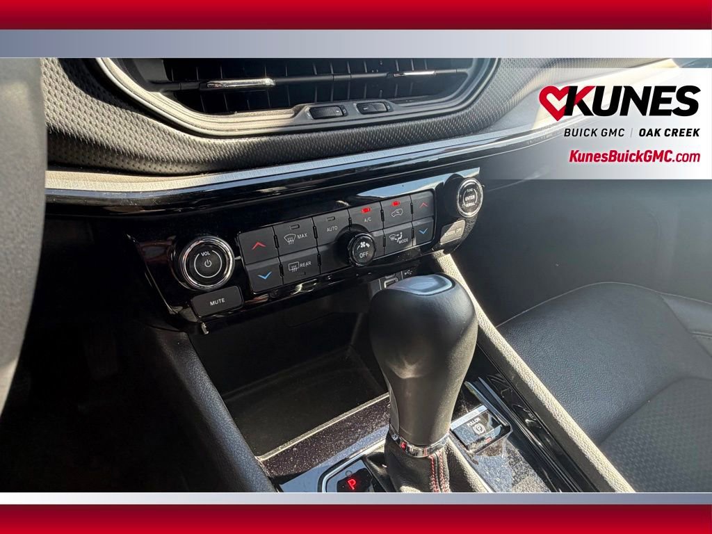 Used 2025 Jeep Compass Trailhawk AWD/4WD image 19