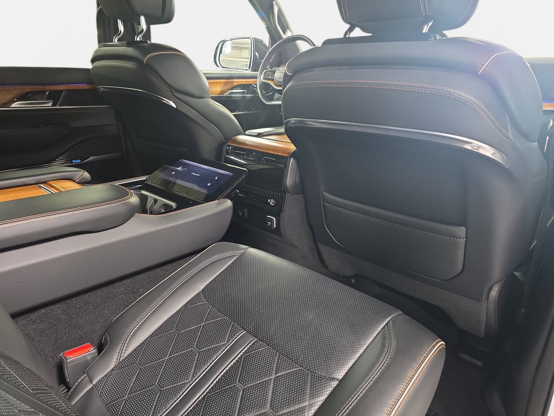 Used 2024 Jeep Grand Wagoneer L Series III image 11