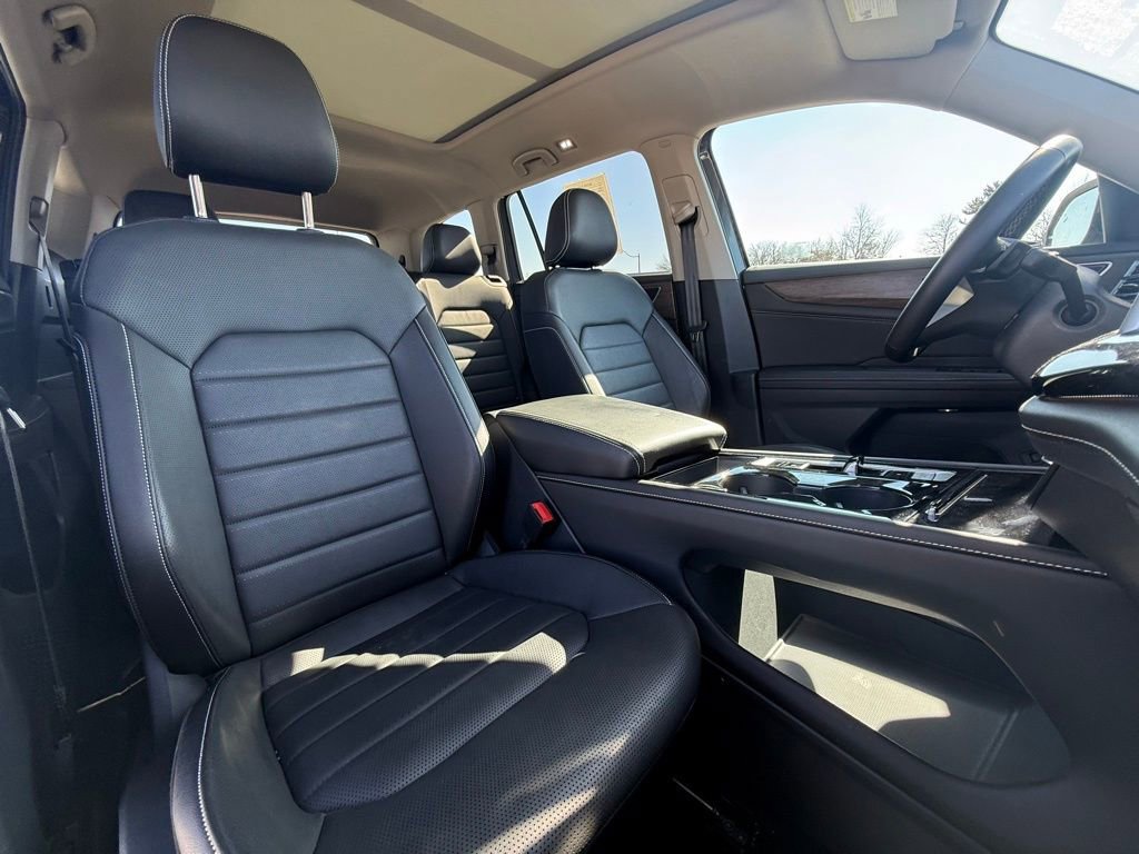 Used 2025 Volkswagen Atlas SEL image 31