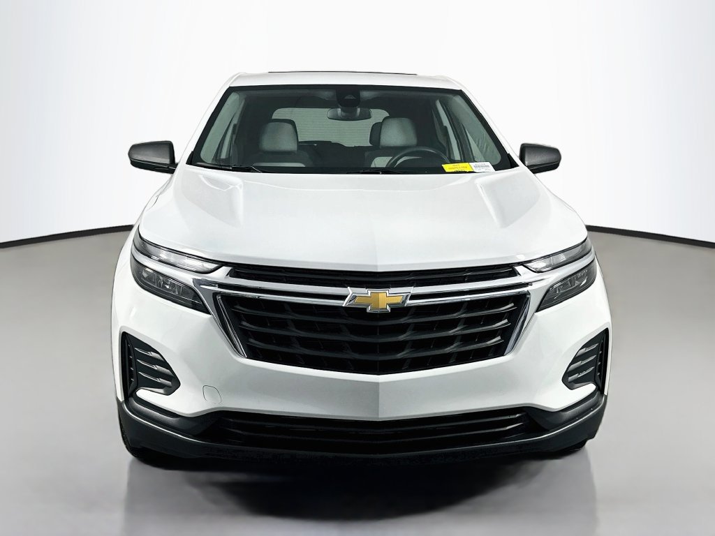 Used 2024 Chevrolet Equinox LS w/ LS Convenience Package FWD image 2