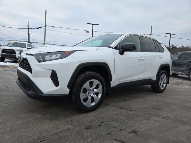 Used 2022 Toyota RAV4 LE image 3