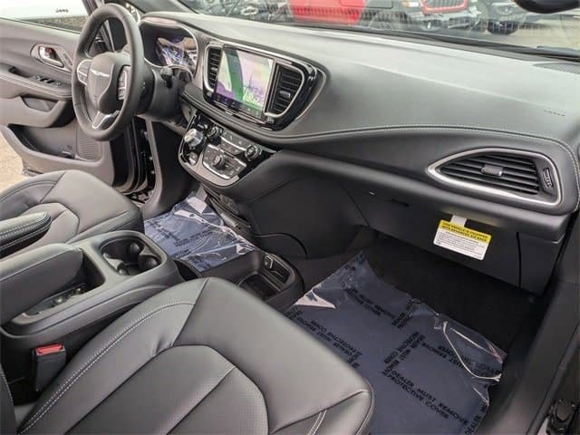 New 2026 Chrysler Pacifica Select FWD image 22