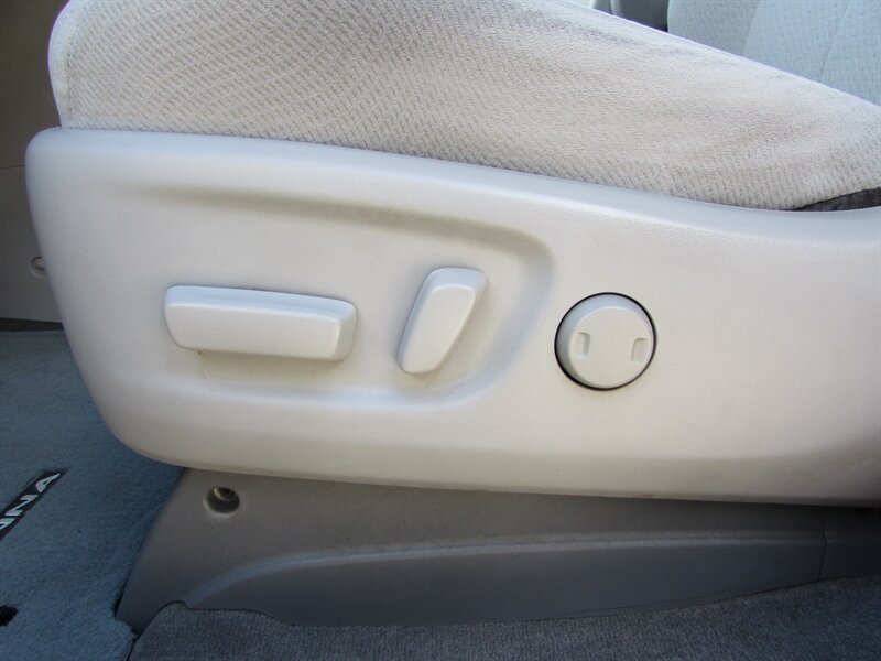 Used 2012 Toyota Sienna LE FWD image 11