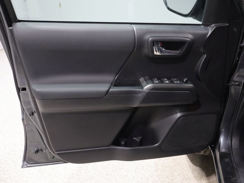 Used 2022 Toyota Tacoma TRD Off-Road w/ Technology Package image 13